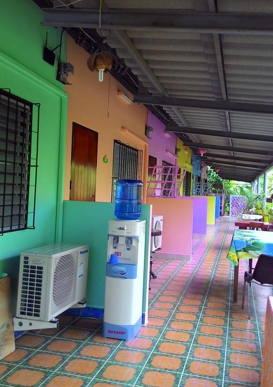 A Pousada Baan Benjathip Amphawa Quarto foto
