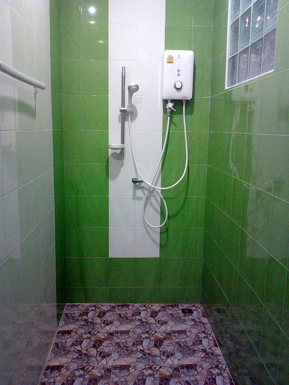 A Pousada Baan Benjathip Amphawa Quarto foto