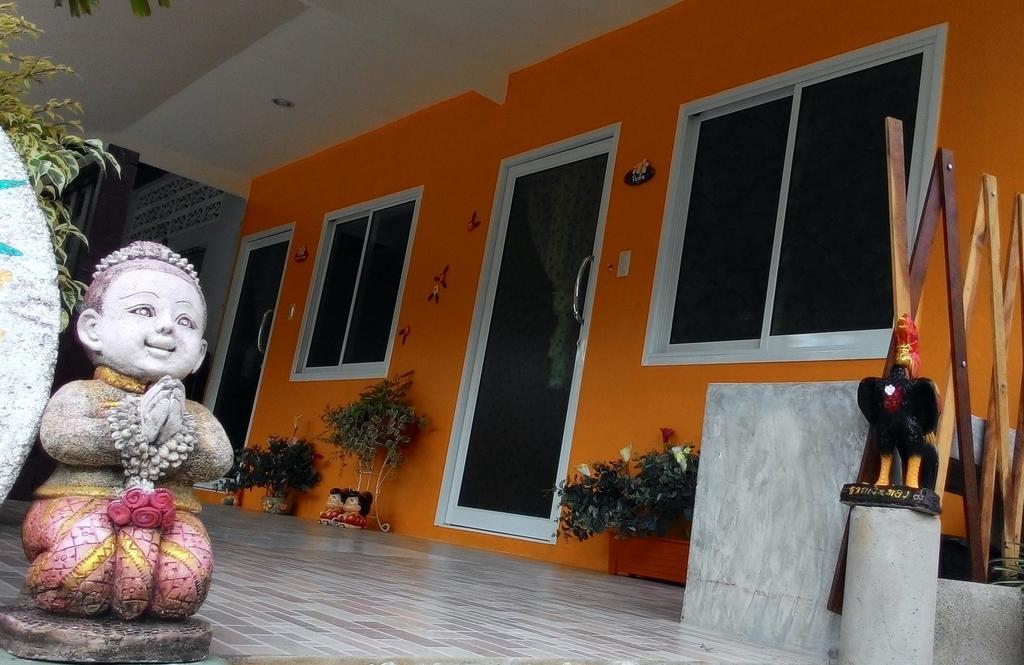 A Pousada Baan Benjathip Amphawa Quarto foto